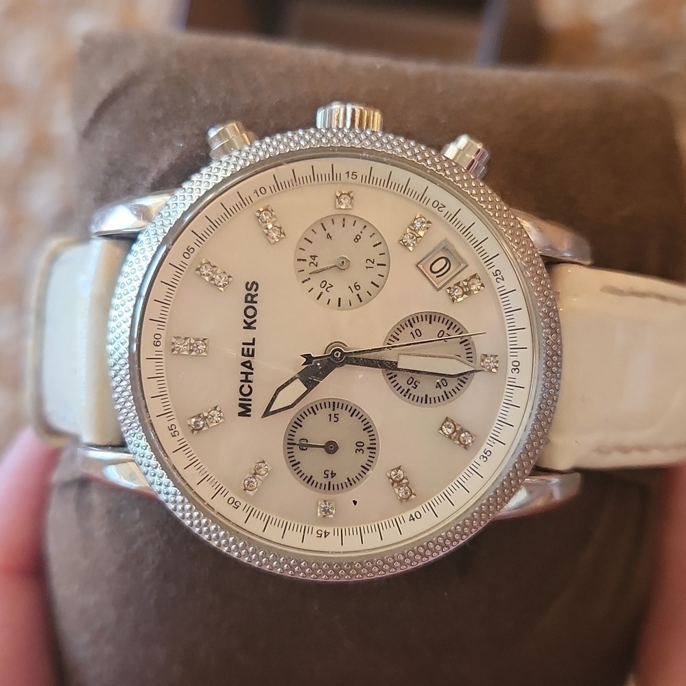Michael Kors White Diamond Watch with Box - Picture 5 of 13